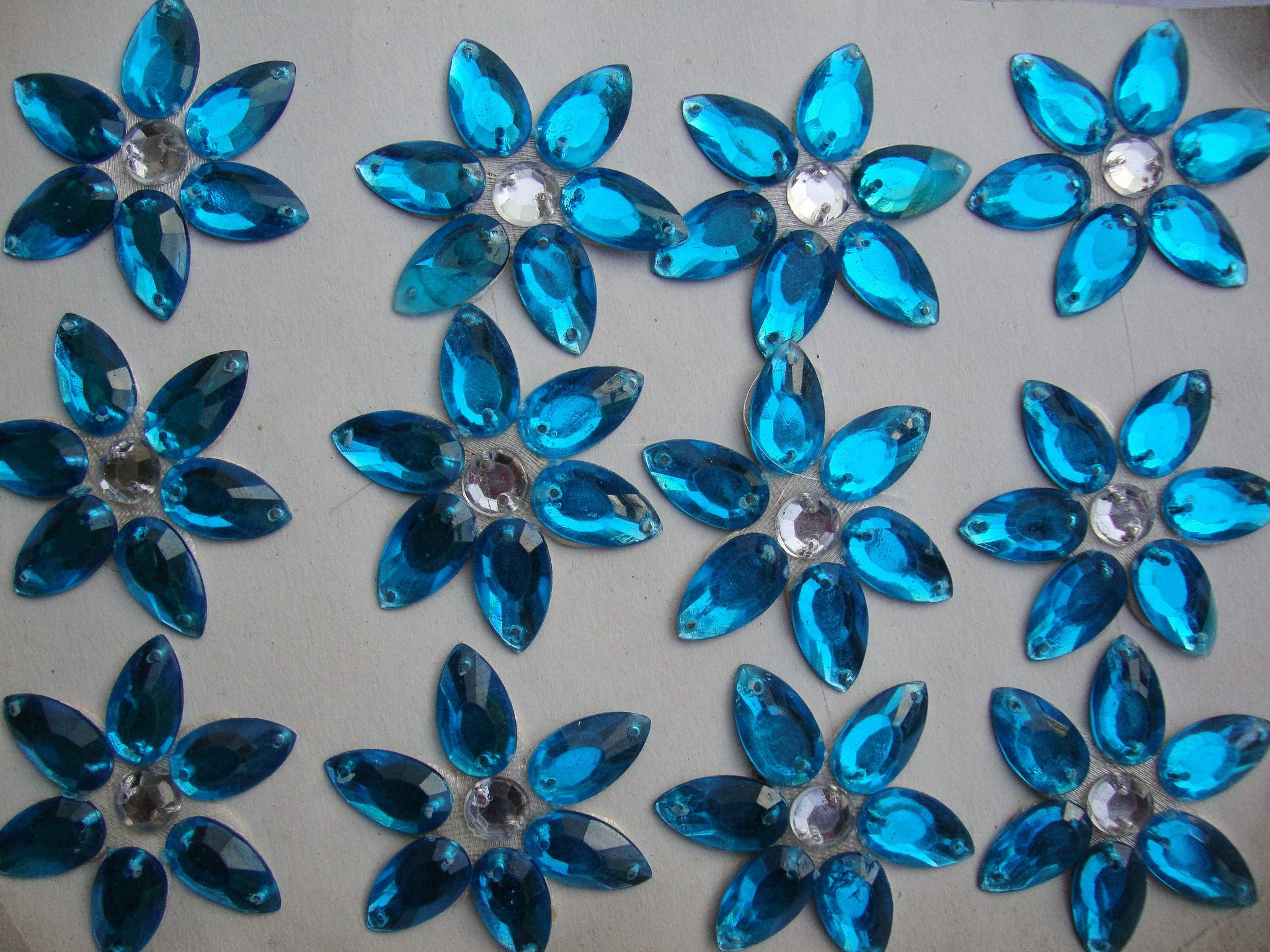Turquoise star shaped stones (Sold as a pack of 24)